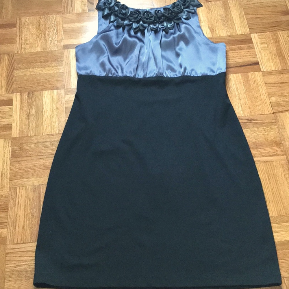 Gray/Black Neck Detail Dress